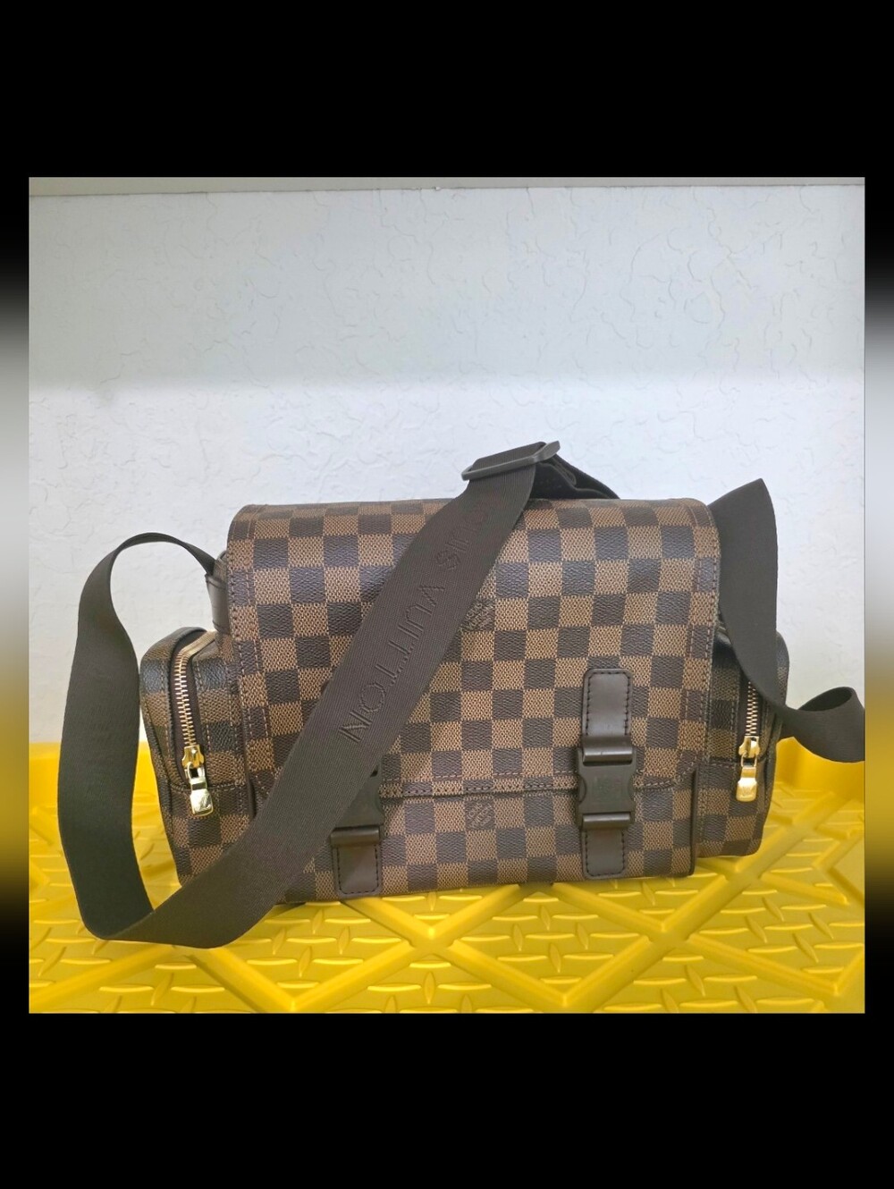 Louis Vuitton Brown Damier Canvas Messenger Bag with Dark Brown Strap *VINTAGE*